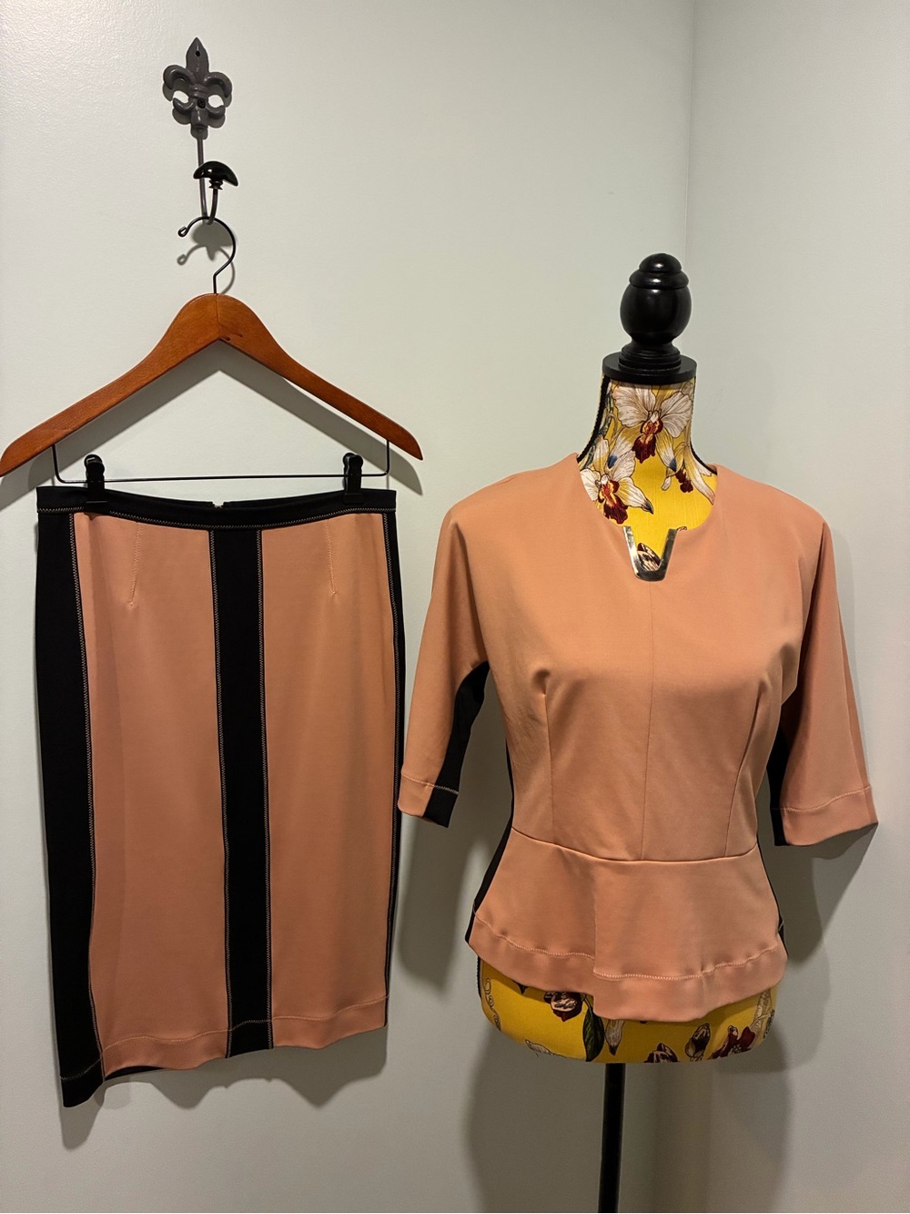 Vintage Sandra Angelozzi Peach and Black Colorblock Pencil Skirt Set Size 36